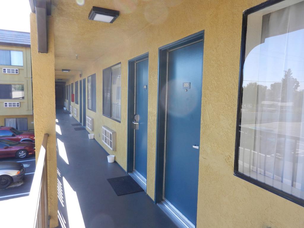 Simply Home Inn & Suites - Riverside Esterno foto