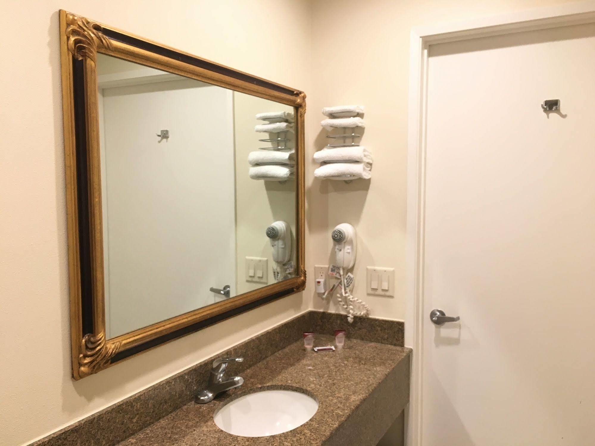 Simply Home Inn & Suites - Riverside Esterno foto