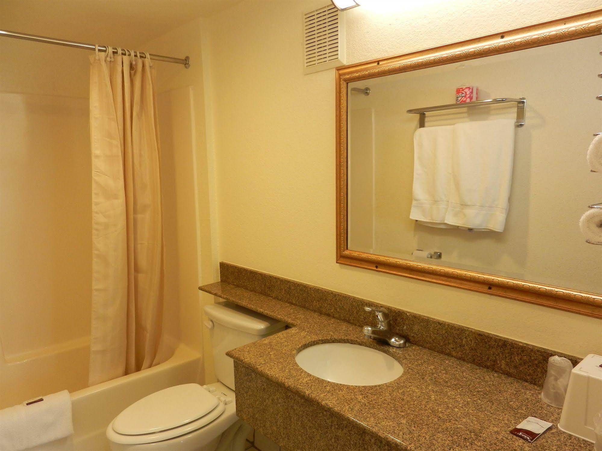 Simply Home Inn & Suites - Riverside Esterno foto