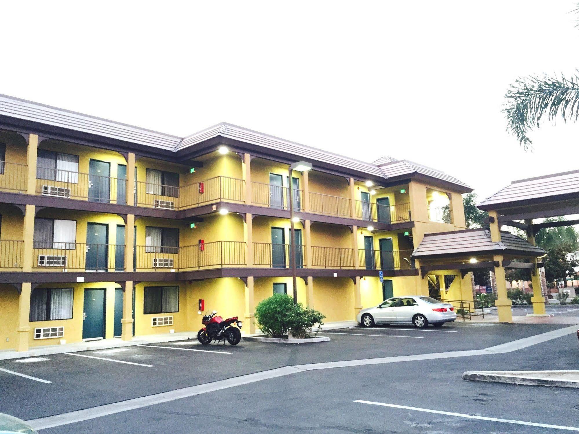 Simply Home Inn & Suites - Riverside Esterno foto