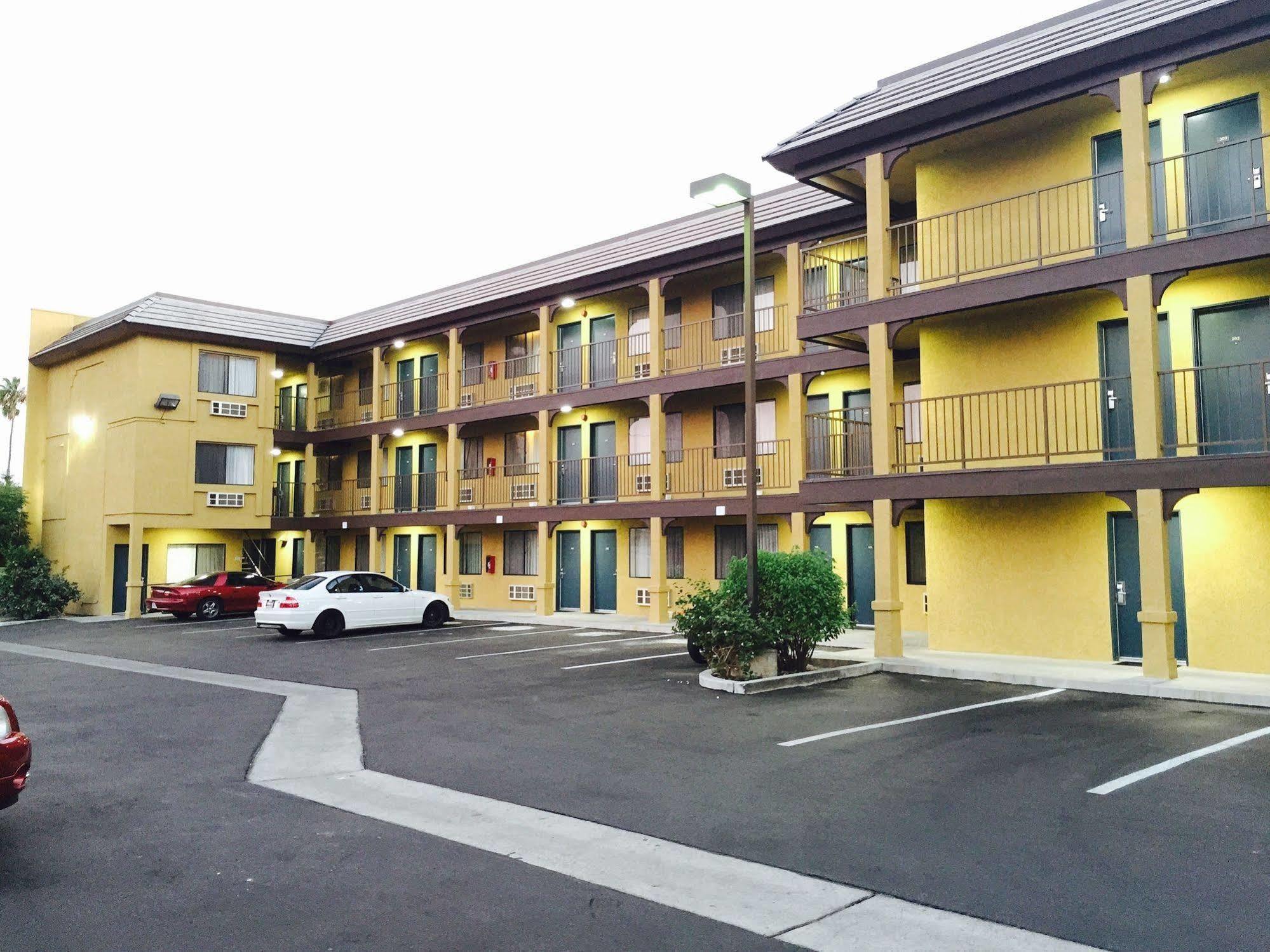Simply Home Inn & Suites - Riverside Esterno foto