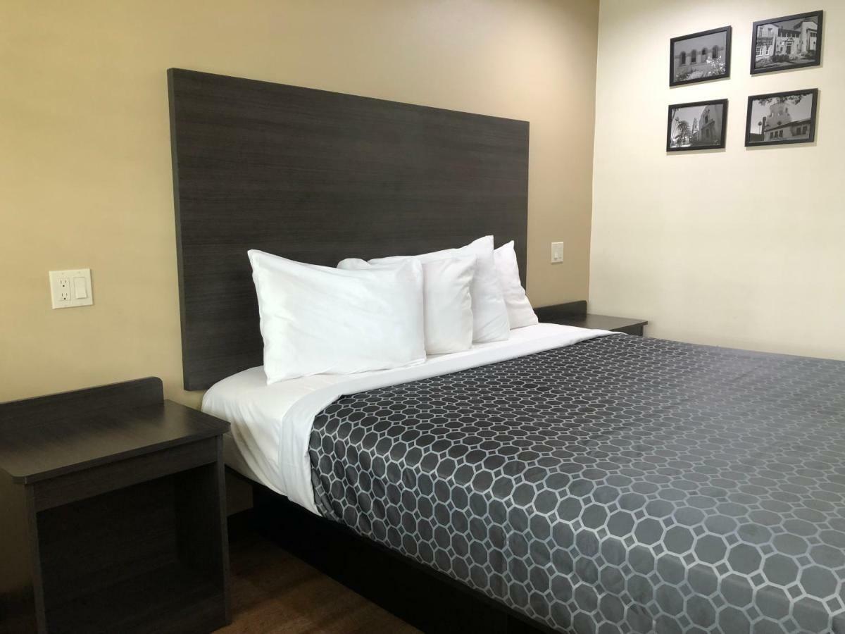 Simply Home Inn & Suites - Riverside Esterno foto